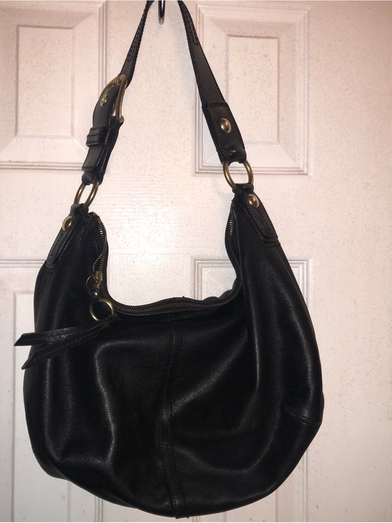 Coach Handbags - Black Leather Hobo Shoulder Bag - Classic Everyday Carry